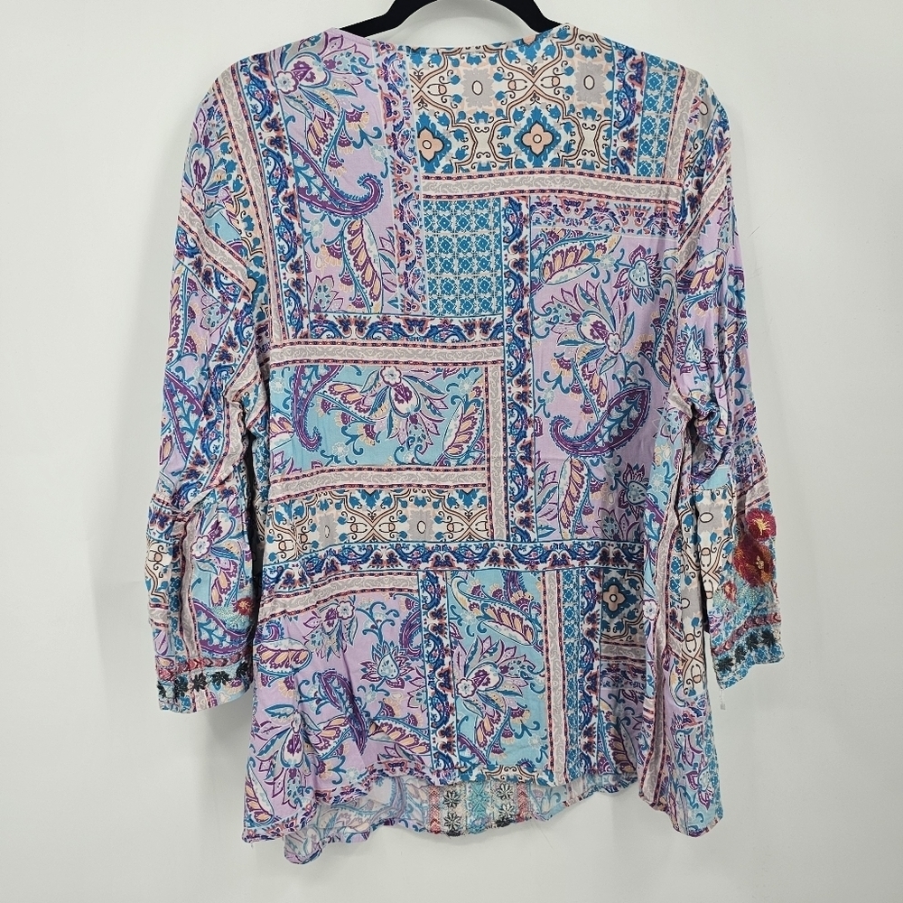 ANDREE BY UNIT Boho Embroidered Floral Top with 3/4 Bell Sleeves size 1X - Picture 5 of 7